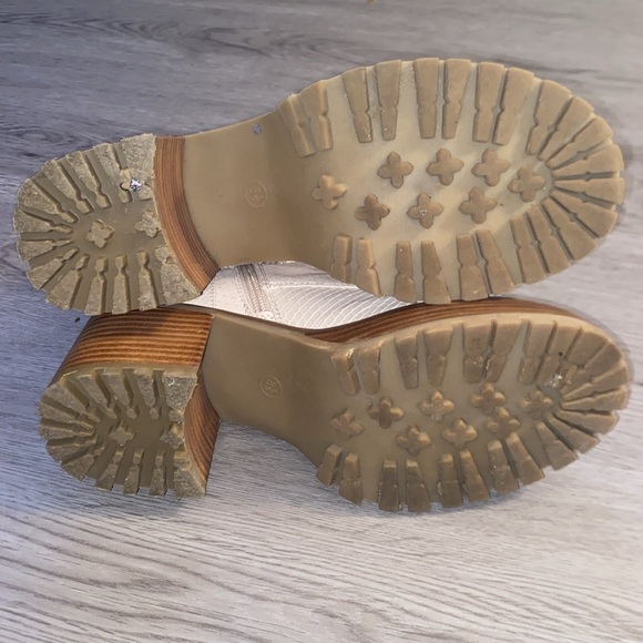 MIA Textured Boots - Picture 7 of 9